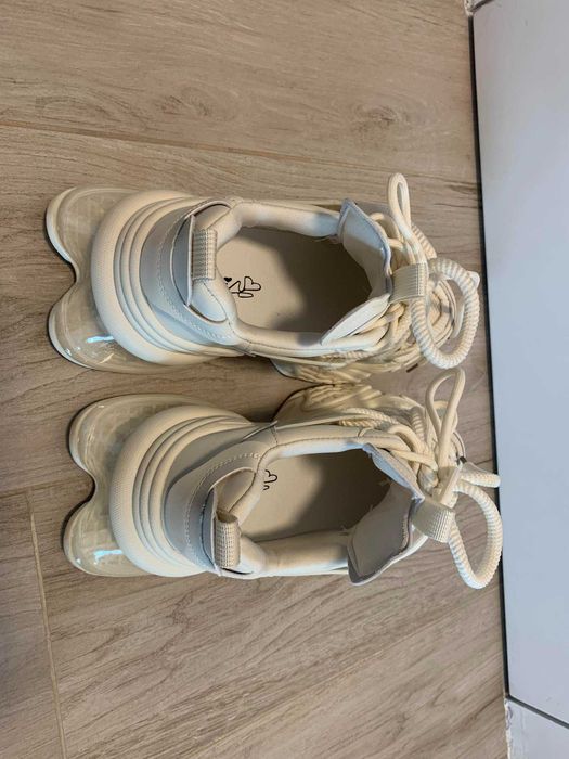 Бежави дамски маратонки