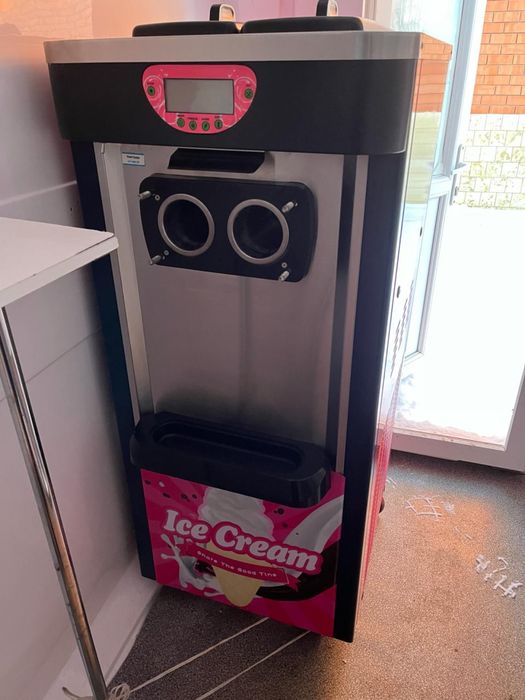 Продам киоск с аппаратом для мороженого