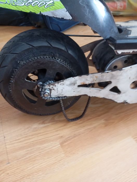 Vând trotineta electrica pe lant
