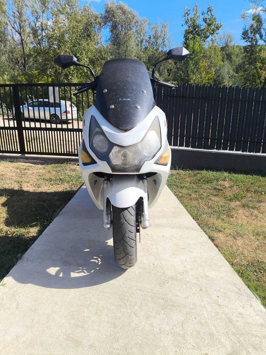 Scuter Daelim SV 125 s3