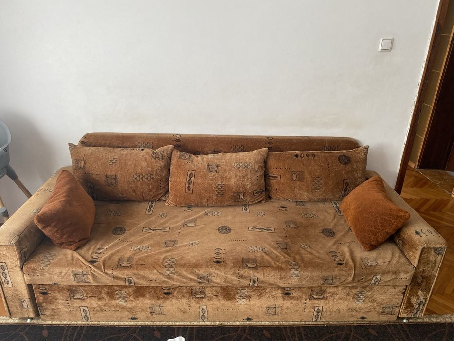 Триместен диван за трапезария