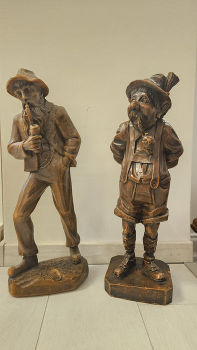 Statui sculptate lemn masiv și ceară