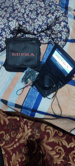 Портативный DVD.