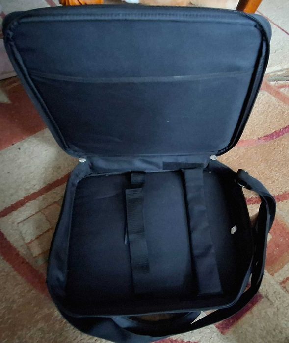 Geantă laptop Acme 15–16 inch – stare foarte bună