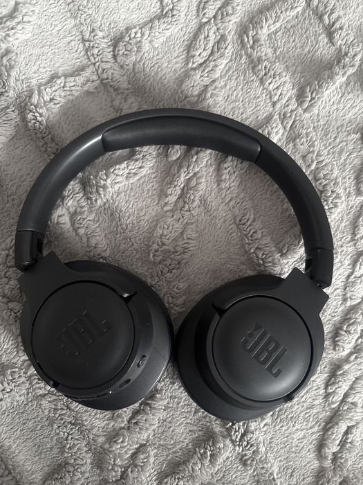 Продам наушники JBL