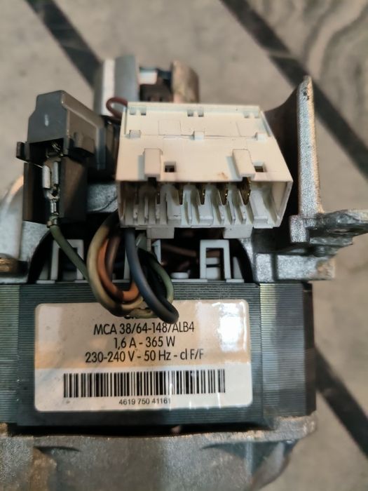 Электродвигатель/мотор мощность  365 Вт Indesit