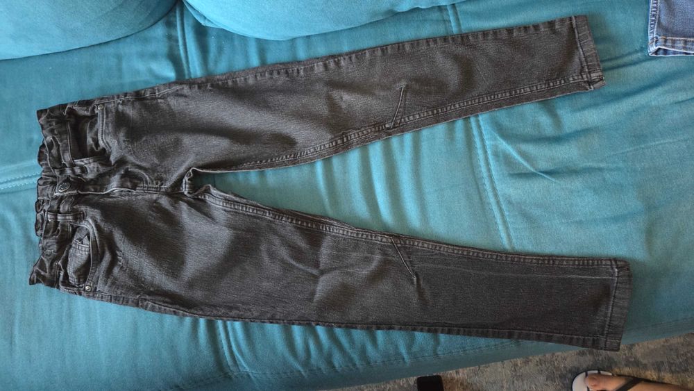 Продавам детски дънки р.140/146