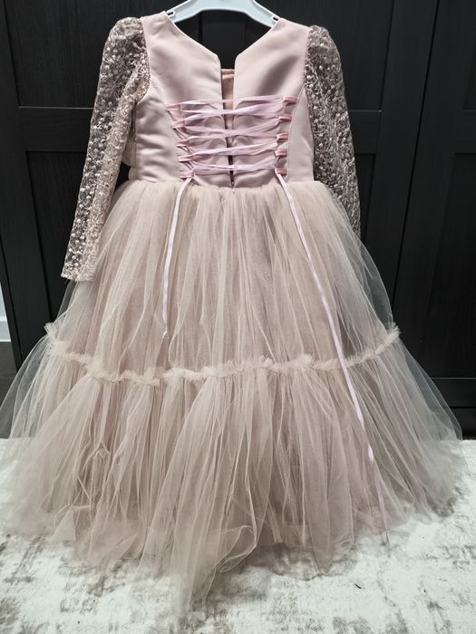 Продам платье нарядное, 10000т