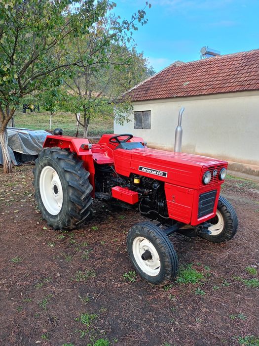 Tractor Universal 445