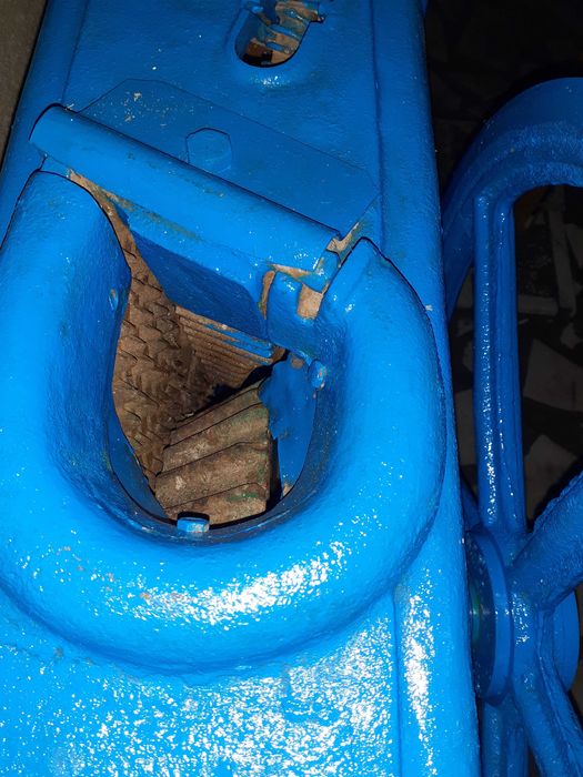 BATOZĂ de porumb cu volantă și angrenaje din fontă