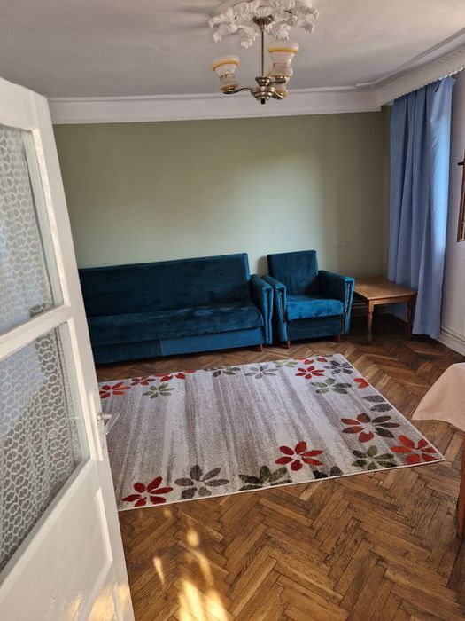 Chirie casa Bucium