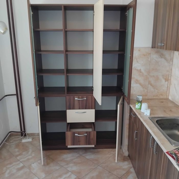 продавам запазена секция