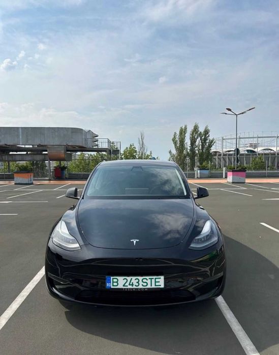 Vând Tesla Model Y 2022 Performance 11.739 km, 40.000 EUR, TVA inclus, deductibil