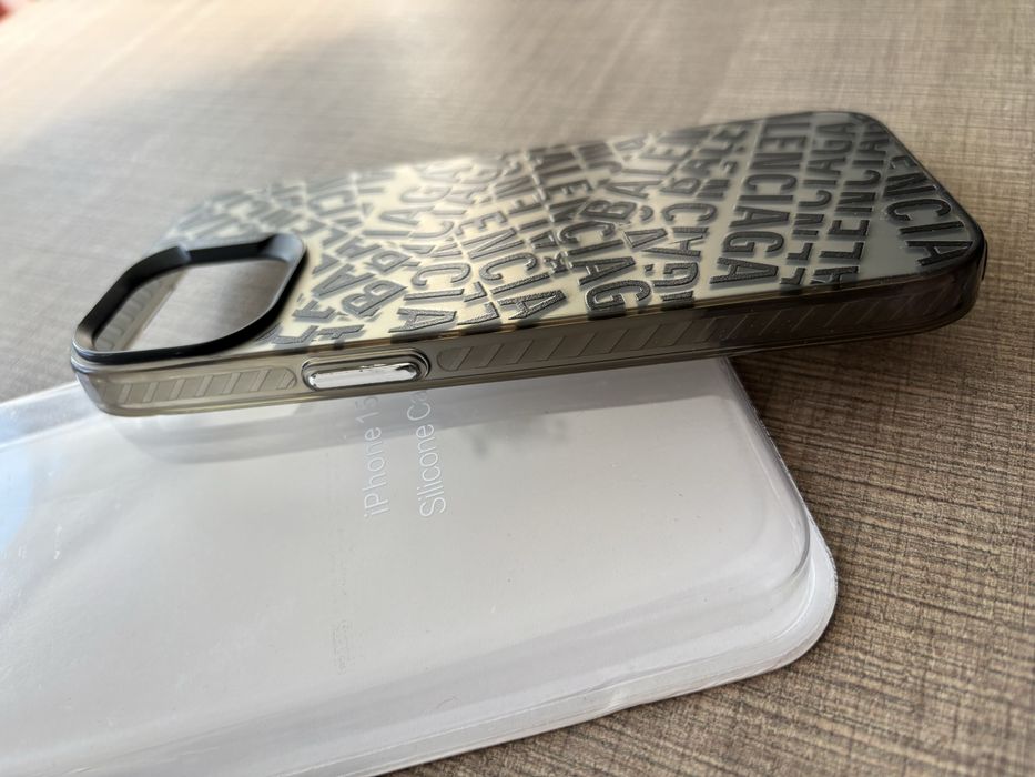 Husa Iphone 15 simplu Balenciaga