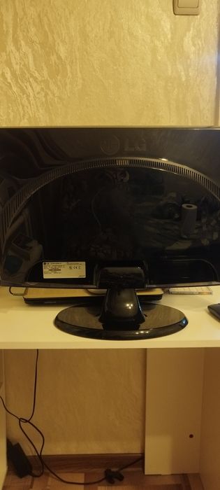 Продам монитор LG , 24 диагональ.