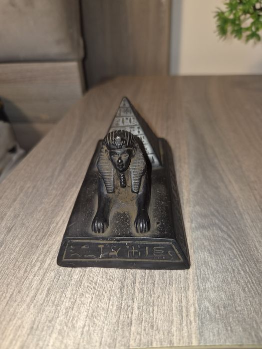 Statuii egiptene