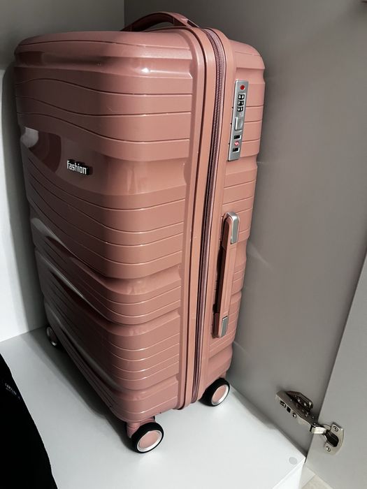 Продам срочно чемодан!