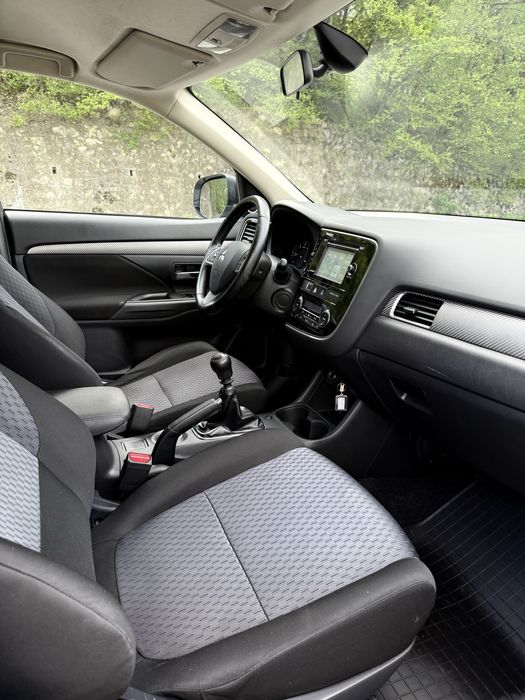 Vând Mitsubishi Outlander 4X4