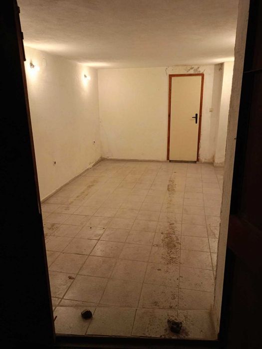 Гараж център, 22 кв.м, ток, вода, мокро помещение