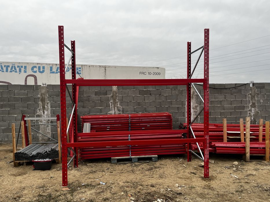 Rafturi metalice depozit