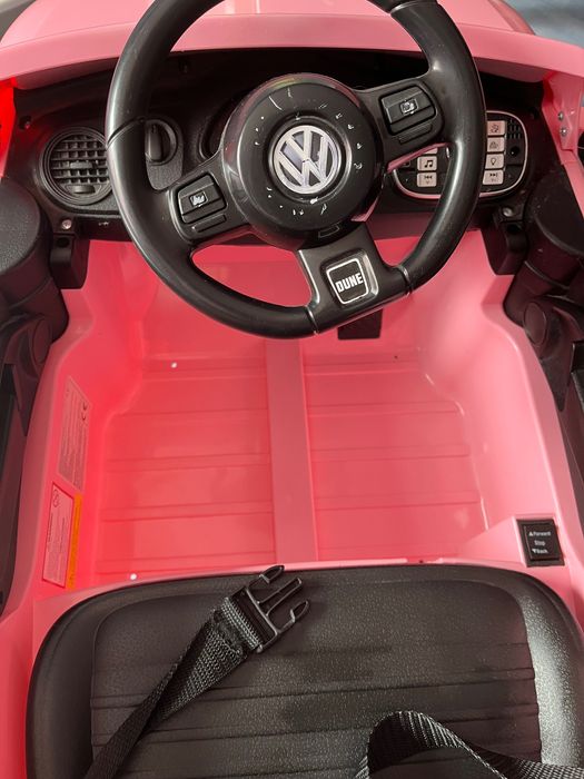 Лицeнзиpaнa  Aĸyмyлaтopнa ĸoлa 12V VW Вееtlе Dunе розова