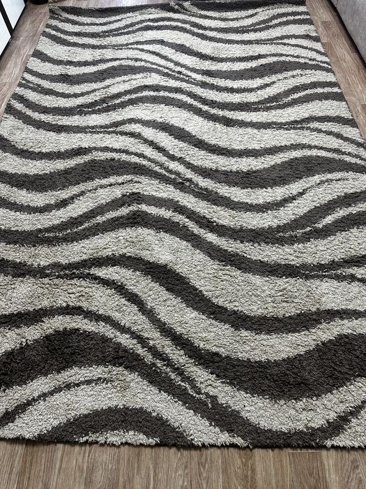 Продам ковер в отличном состоянии .