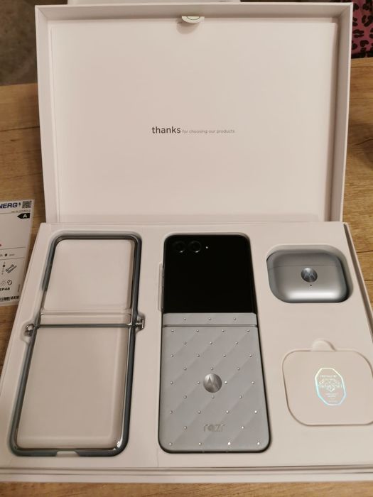 Motorola RAZR 60 Swarovski - Ice Melt 5G + Buds Loop FULL BOX