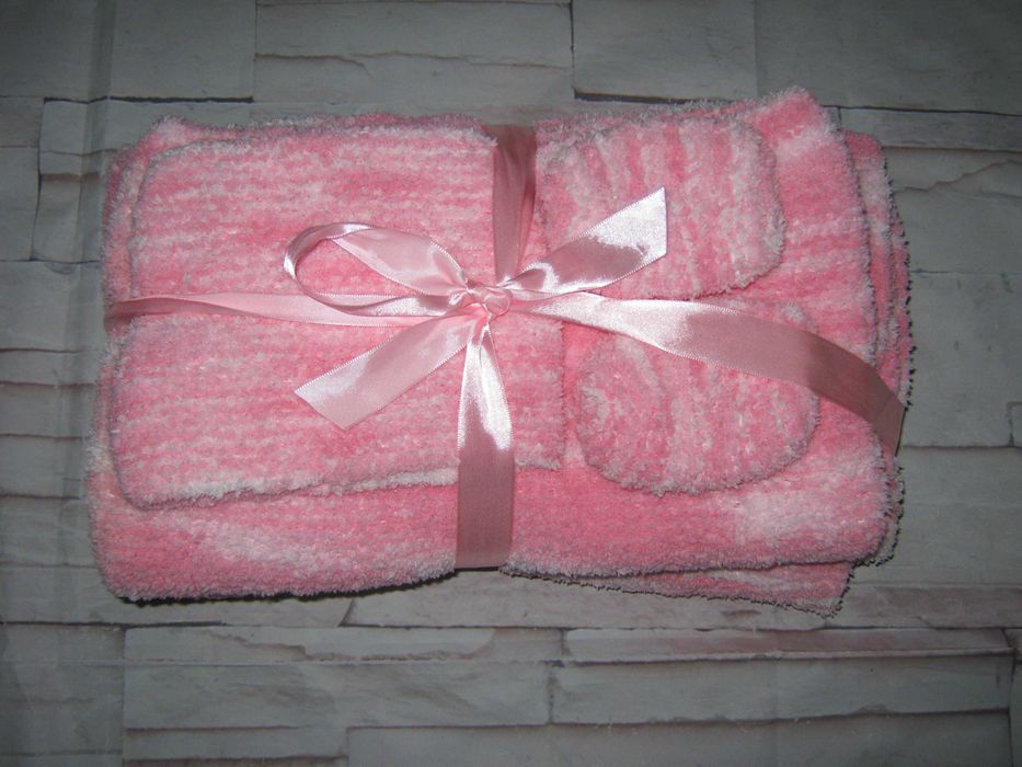 Бебешки комплект в розово + подарък