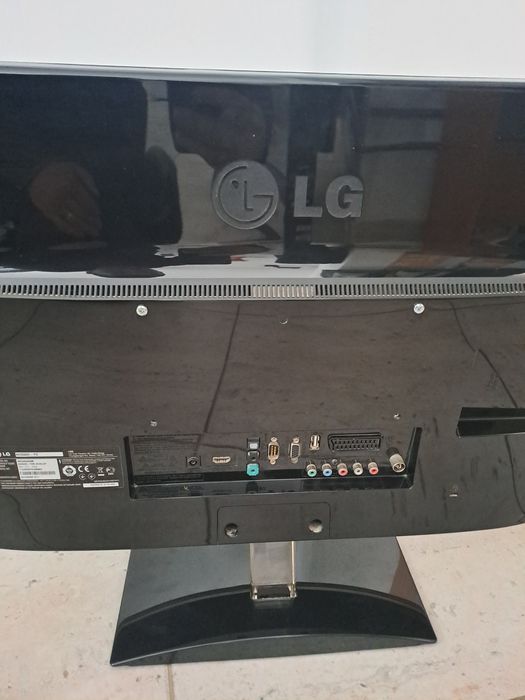 TV  LG diagonala 70cm.