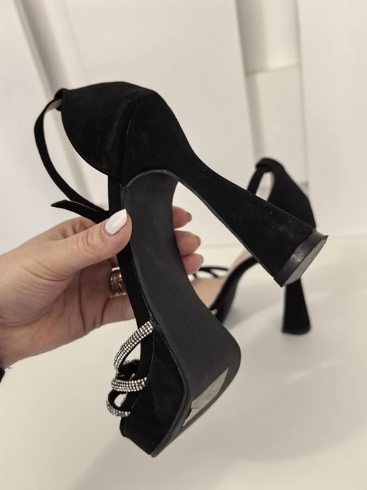 Pantofi eleganți cu toc mărimea 37