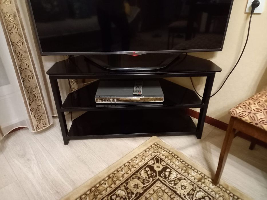 Продам тумбу под телевизор