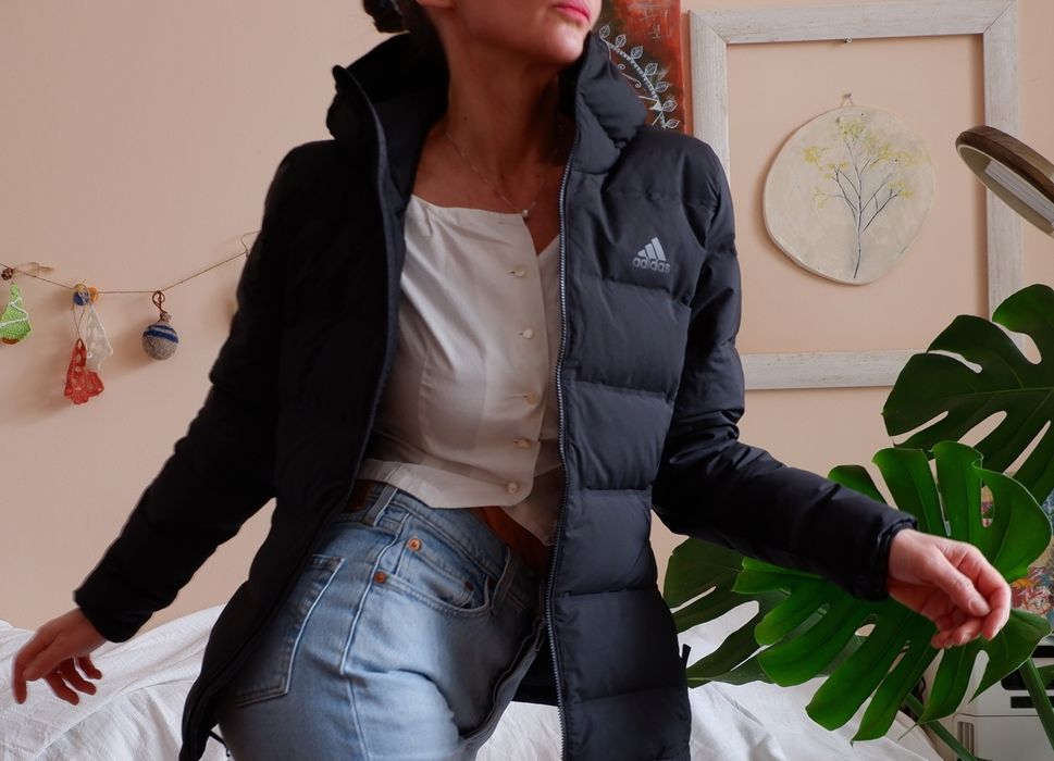 Пухенка Adidas Helionic down