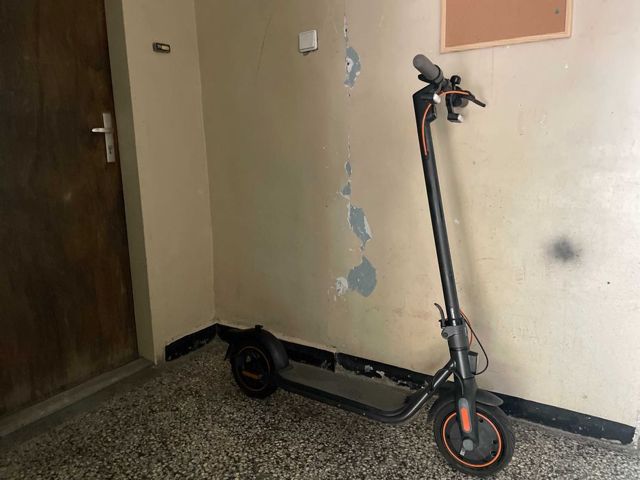 Електрическа тротинетка Ninebot by Segway F40I с мигачи, 10" гуми