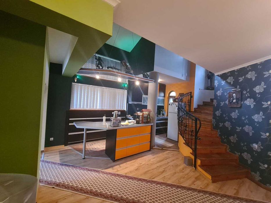 Двуетажна къща в кв.Кенана,град Хасково