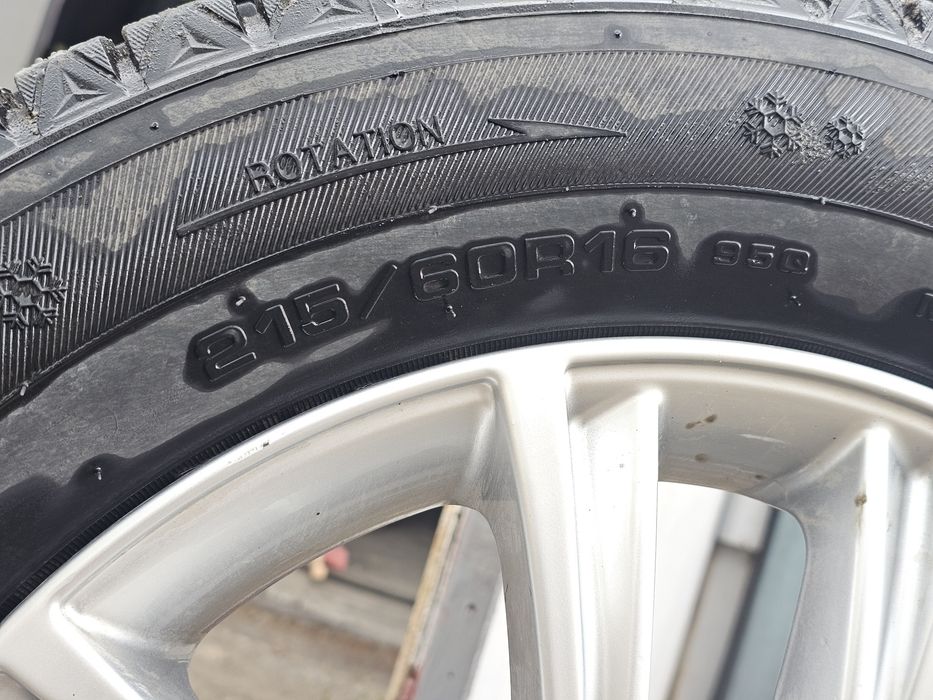 Зимние шины 215/60/r16 на дисках б/у