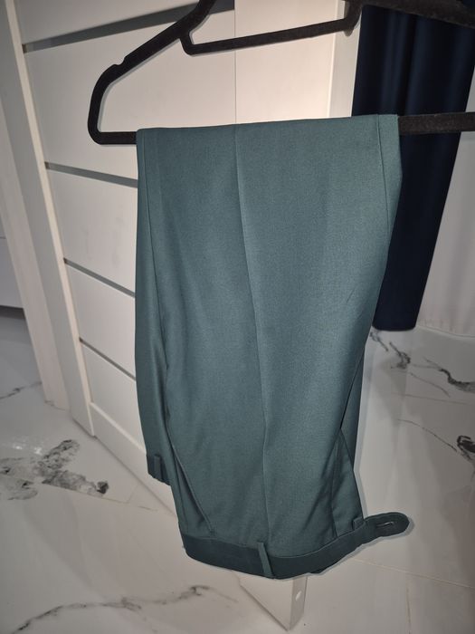 Costum verde barbati
