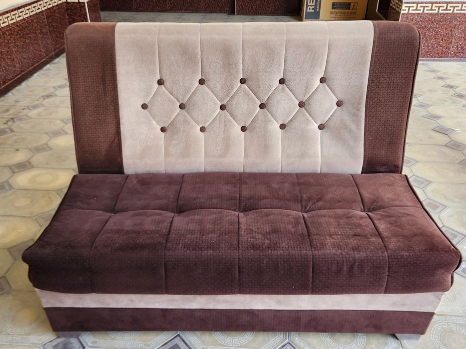 Продаётся диван.