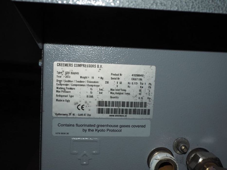 Промышленный компрессор с осушителем воздуха