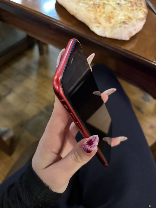 iphone 11 червен