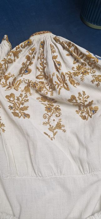 Costum popular  vechi cusut cu mătase