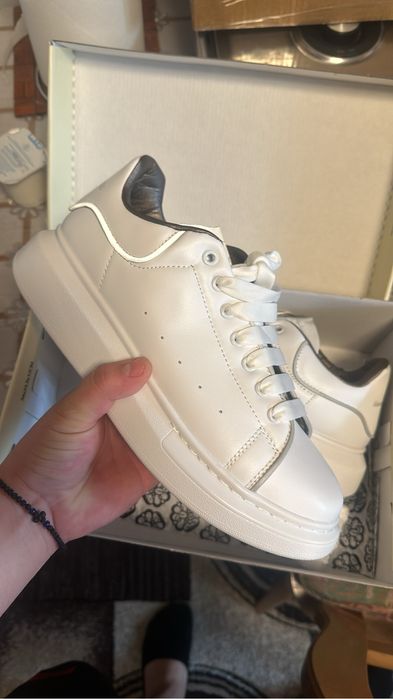 Vand alexander mcq marimea 43 noi