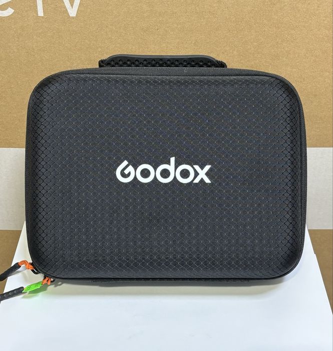 MDM vinde: Blit portabil Godox AD200 Pro II.