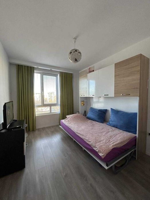 Тристаен Апартамент във Въстанически