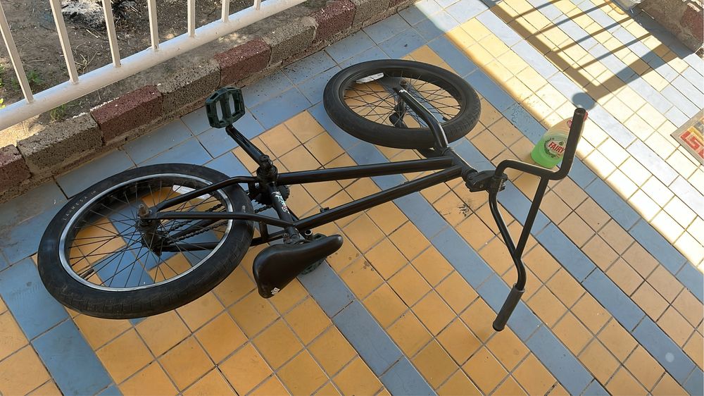 Велосипед bmx haro черного цвета