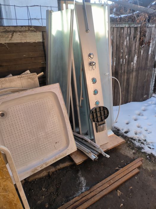 Душевая кабина в хорошем состоянии