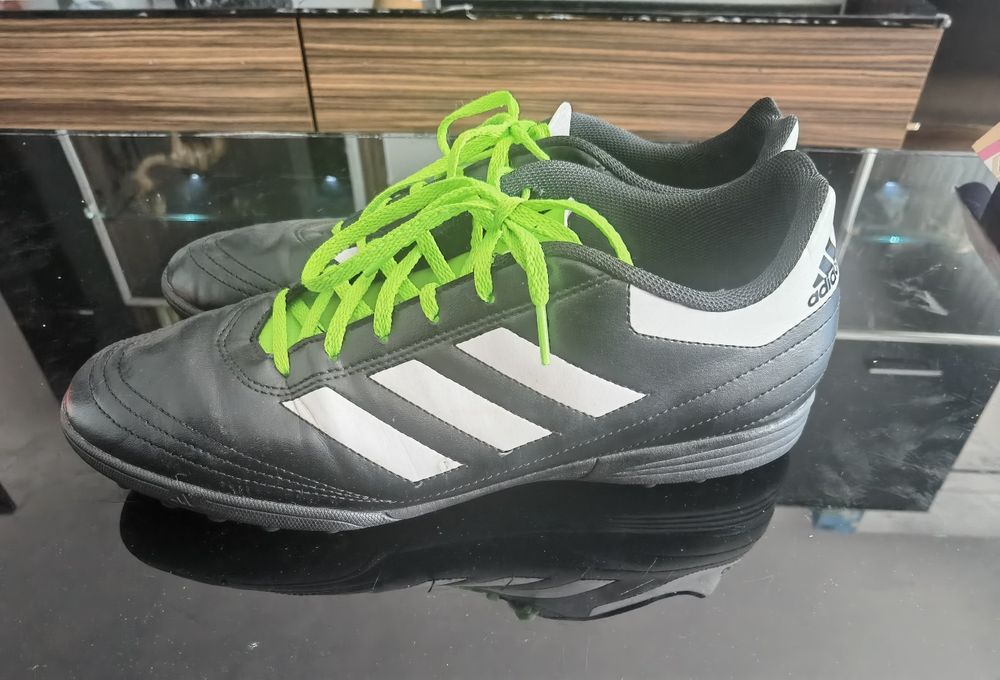 Футболни обувки adidas