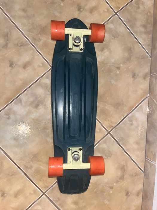 Skateboard nou, verde