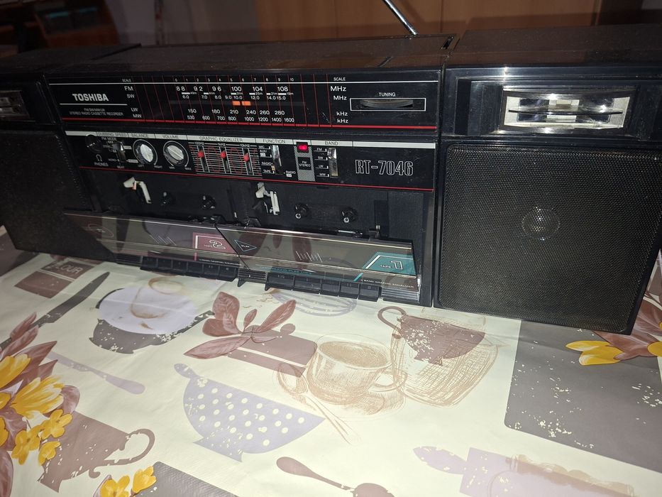 Toshiba RT-7046, radiocasetofon made in Japan, 4 benzi radio, Antena Satelor, Stereo 4 difuzoare