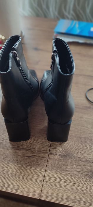 Продаю Женские ботинки