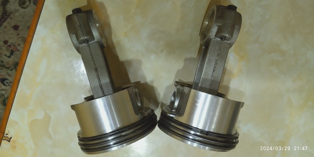 Поршни шатуны(комплект)